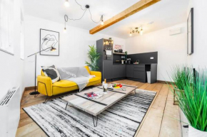 Loft Apartment - Near City Centre - Smart TV- WIFI - Netfix - Parking - Top Rated - 2NT